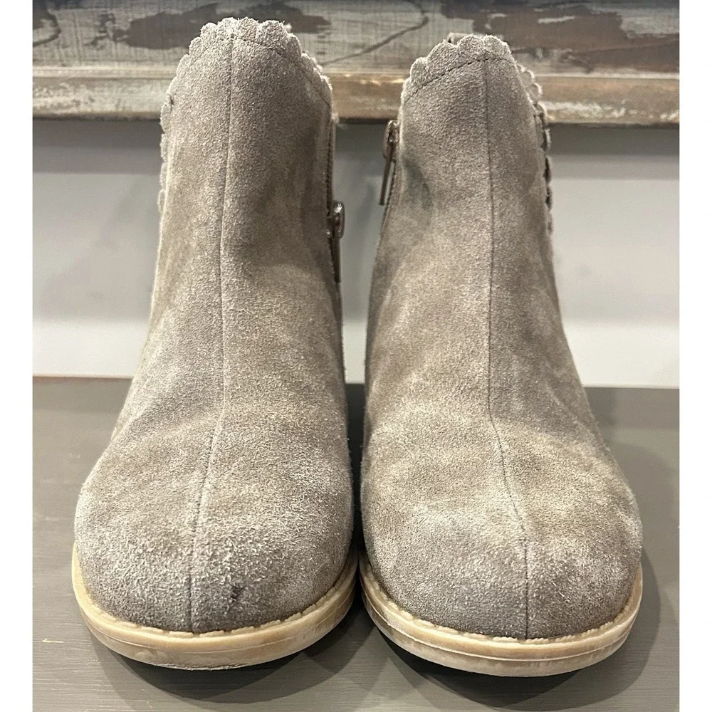 L'amour Girls Nicola Scalloped Chelsea Boot Size 3 Taupe Suede Booties EUC